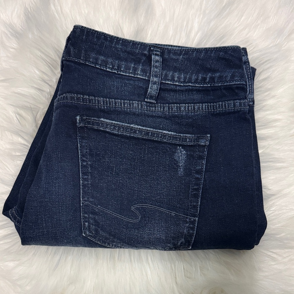 Classic Dark Wash Women’s Jeans - dark wash